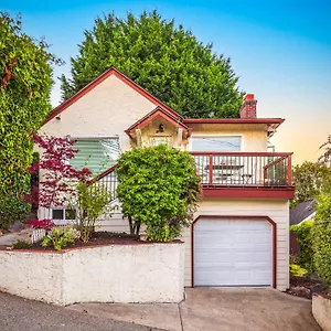 Sunrise On Lake Washington Holiday home Seattle